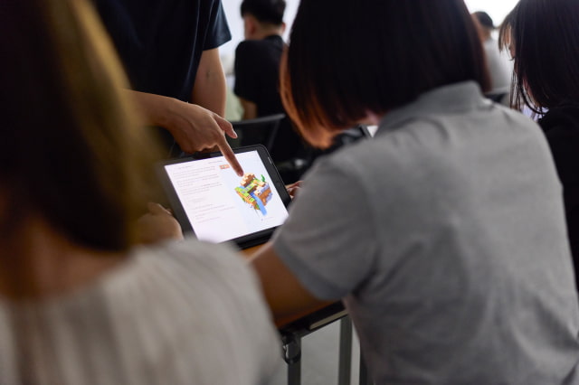 Apple Launches Hanoi Education Hub to Train Supplier Employees