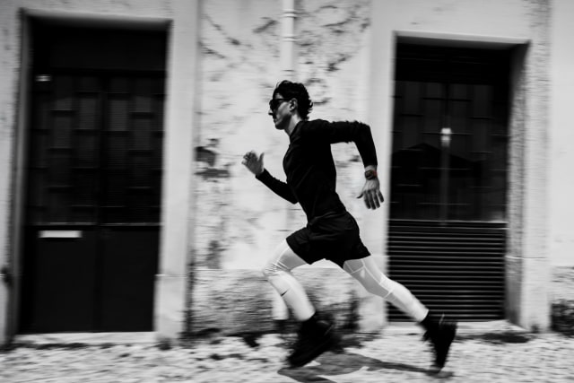 An athlete running with Apple Watch Ultra 4