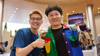 iPhone Duo поступает в продажу по всему миру [фото]