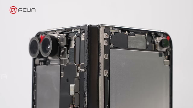 The two halves of iPhone Duo with its outer display and back cover removed.
