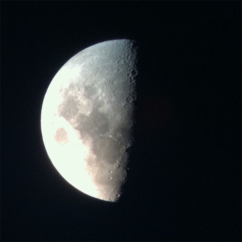 iPhone 4 Takes Pictures of the Moon