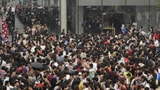 Huge Lineups for the iPhone 4 in China [Video]