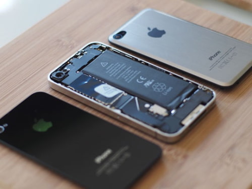 Reemplaza la cubierta trasera de tu iPhone 4 con una nueva cubierta Metálica