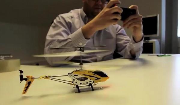 AppToyz Helicopter Controlled By iPhone [Video]