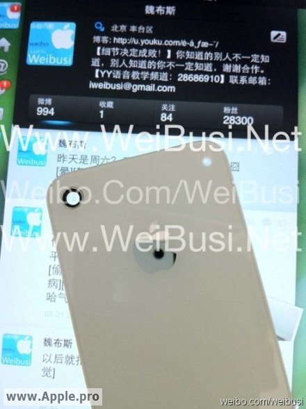 Photo of iPhone 5 Back With Relocated Camera Flash?