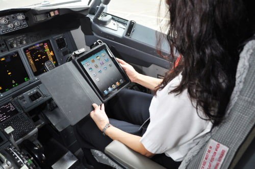 Alaska Airlines Replaces Paper Flight Manuals With iPad