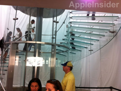 Apple Covers Fifth Ave Store Glass Cube With a Giant Tarp Cube
