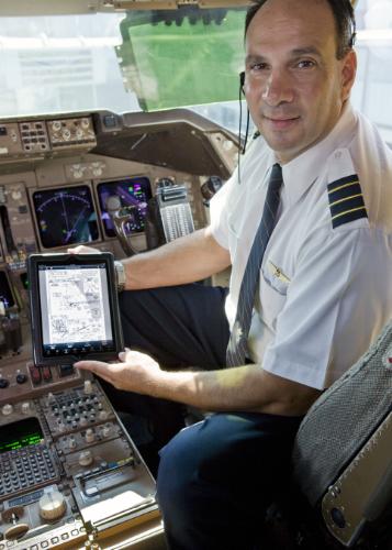 United Airlines to Deploy 11,000 iPads to Pilots