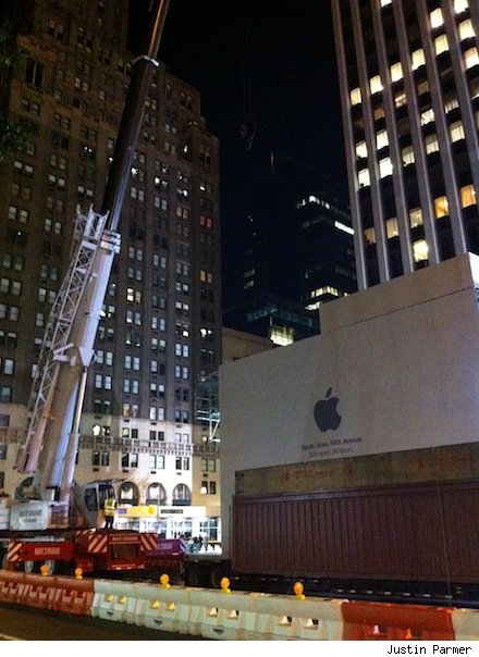 Giant Pieces of Glass Arrive at Fifth Ave Apple Store