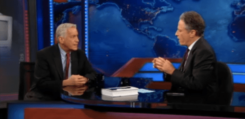Walter Isaacson Discusses Steve Jobs Biography on The Daily Show [Video]