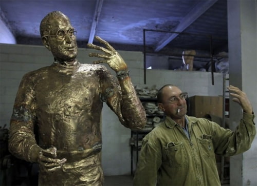 Bronze Statue of Steve Jobs Commissioned