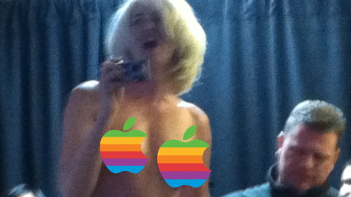 Crazy Stoned Woman Goes Topless and Starts Screaming in the Apple Store