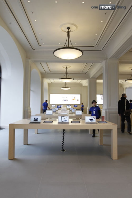 Photos of the Beautiful Apple Store in Amsterdam [Gallery]
