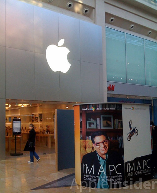 Microsoft Places &#039;I&#039;m a Pc&#039; Booth Outside Apple Store