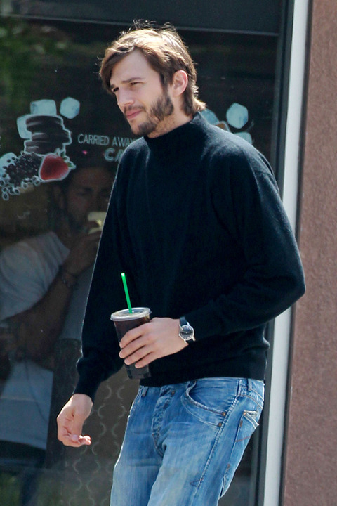 Check Out Ashton Kutcher Dressed as Steve Jobs [Photos]