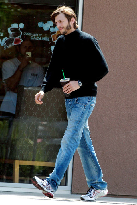 Check Out Ashton Kutcher Dressed as Steve Jobs [Photos]