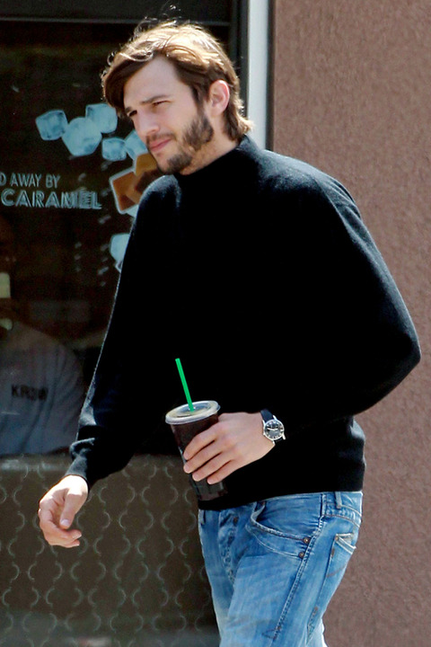 Check Out Ashton Kutcher Dressed as Steve Jobs [Photos]