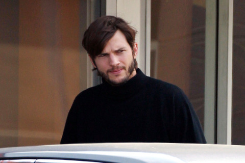 Check Out Ashton Kutcher Dressed as Steve Jobs [Photos]