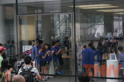 New iPad Launches in China to Short Lines and No Riots