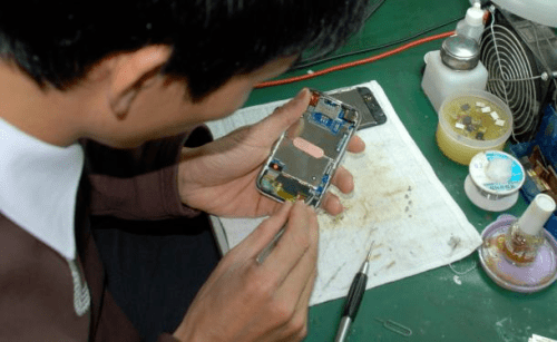 Hardware Unlocking the iPhone 3G in Vietnam