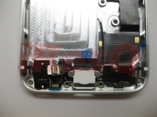 Leaked Dock Connector and Headphone Jack Fit &#039;iPhone 5&#039; Back Casing [Photos]