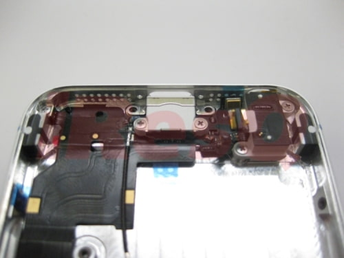 Leaked Dock Connector and Headphone Jack Fit &#039;iPhone 5&#039; Back Casing [Photos]