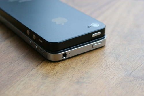 Leaked Video Claims to Show &#039;iPhone 5&#039; Prototype With Solid Matte Back [Watch]
