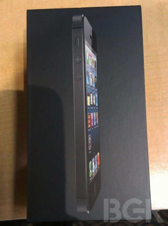 First Unboxing Photos of the iPhone 5