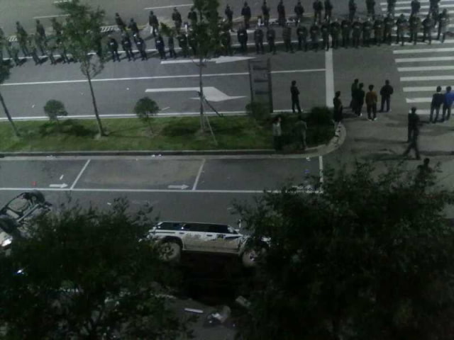 Massive Riot Forces Foxconn Factory to Shut Down [Video]