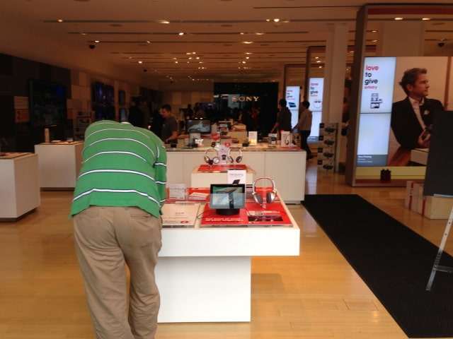 Apple vs. Microsoft vs. Sony on Christmas Eve [Photos]