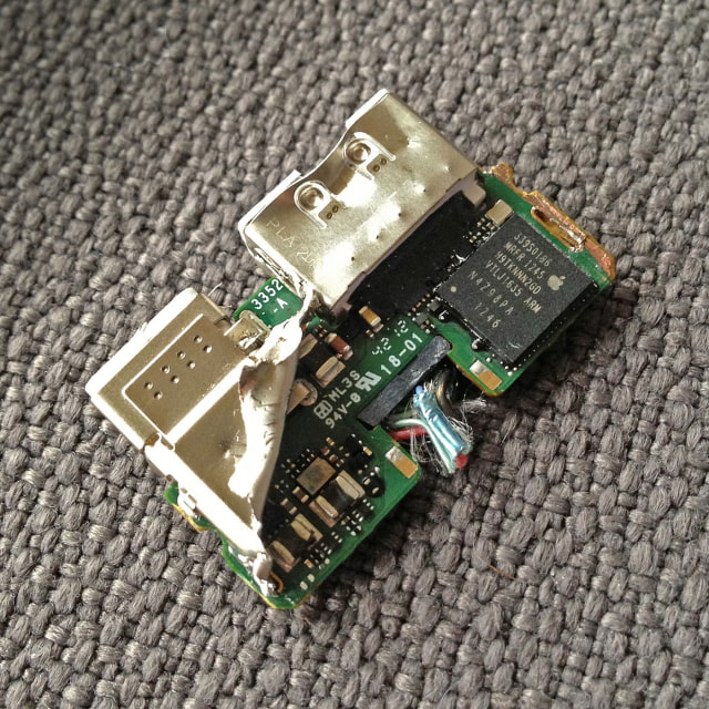 Lightning AV Adapter Teardown Reveals ARM Chip, 256 MB of RAM, AirPlay Streaming?