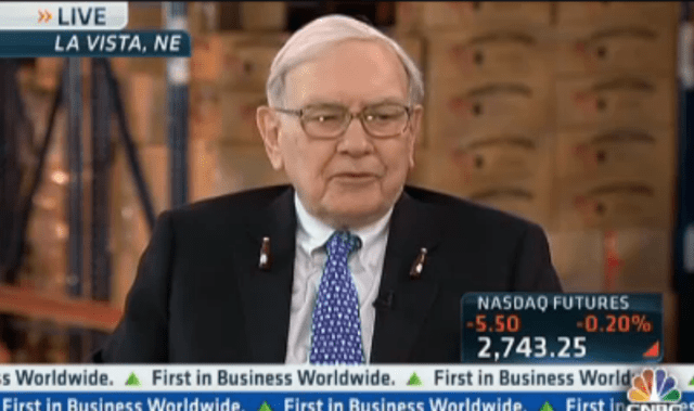 Warren Buffet: Apple Should Buy Back Its Stock With Extra Cash