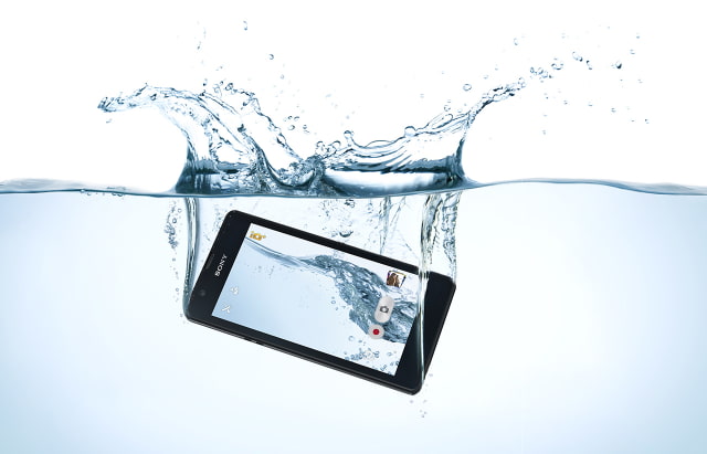 Sony Xperia ZR Waterproof Smartphone Films HD Video Underwater