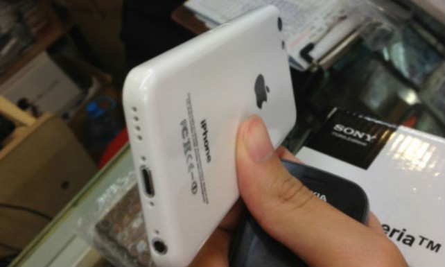 Photo of the Alleged Low Cost iPhone With FCC Markings