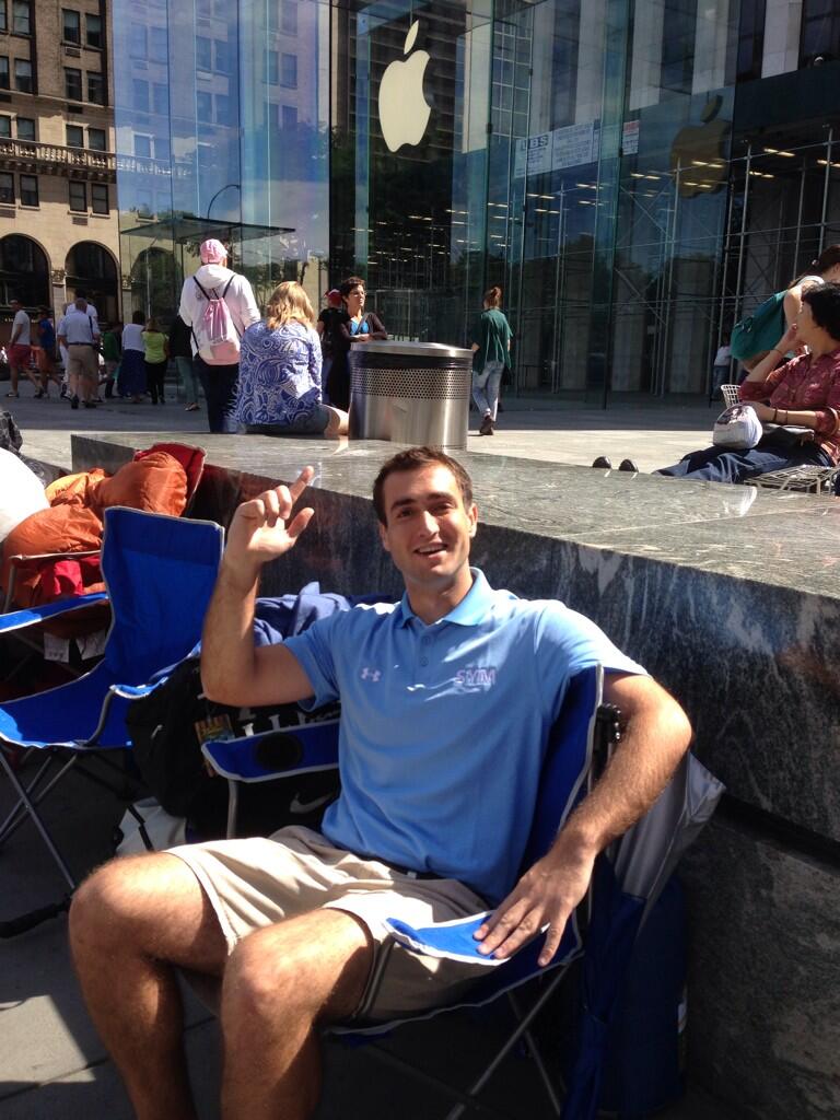 Customers Are Already Lining Up for the iPhone 5S, Before It&#039;s Even Been Announced! [Photos]