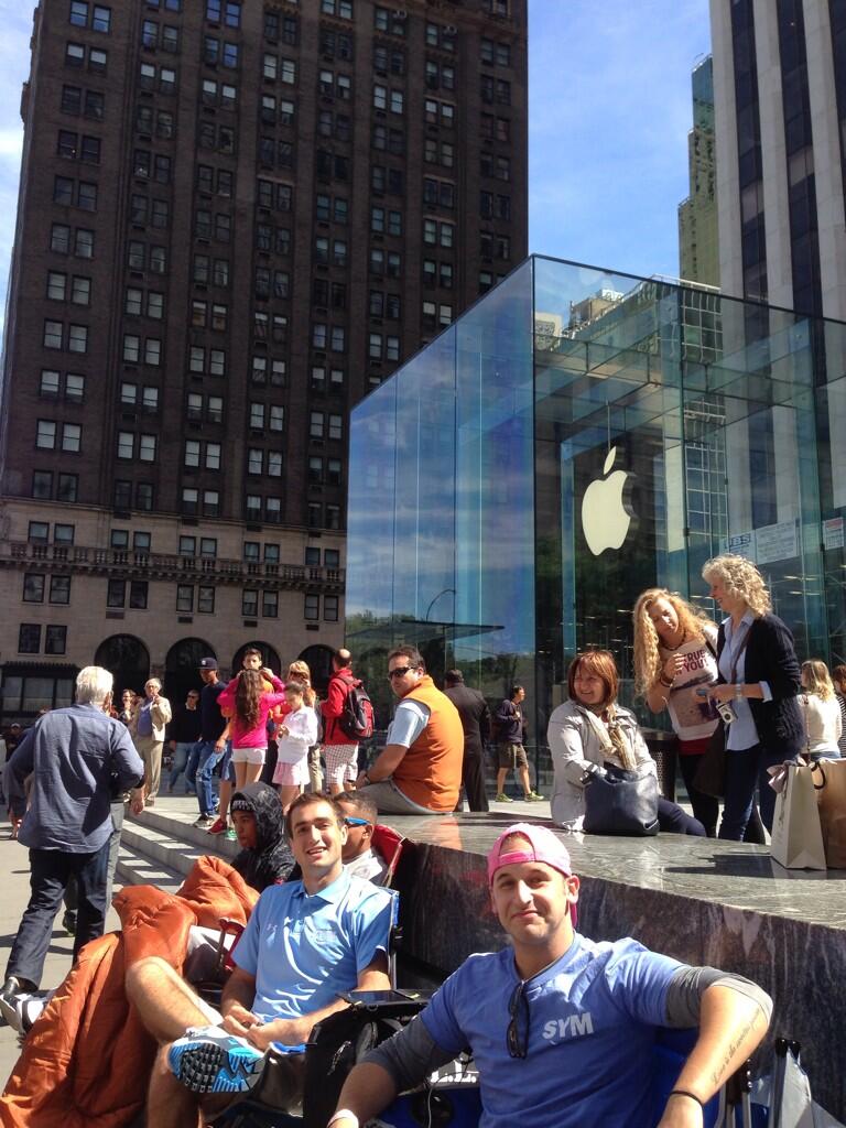Customers Are Already Lining Up for the iPhone 5S, Before It&#039;s Even Been Announced! [Photos]