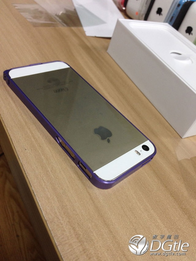 First iPhone 5s Unboxing Photos [Gallery]