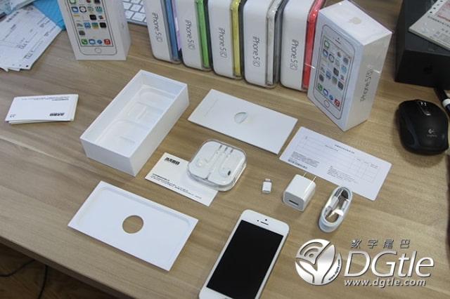 First iPhone 5s Unboxing Photos [Gallery]
