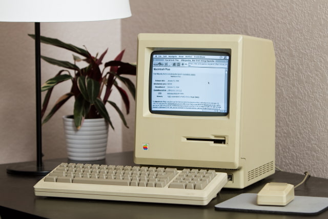 27 Year Old Mac Plus Hacked to Browse the Web [Video]