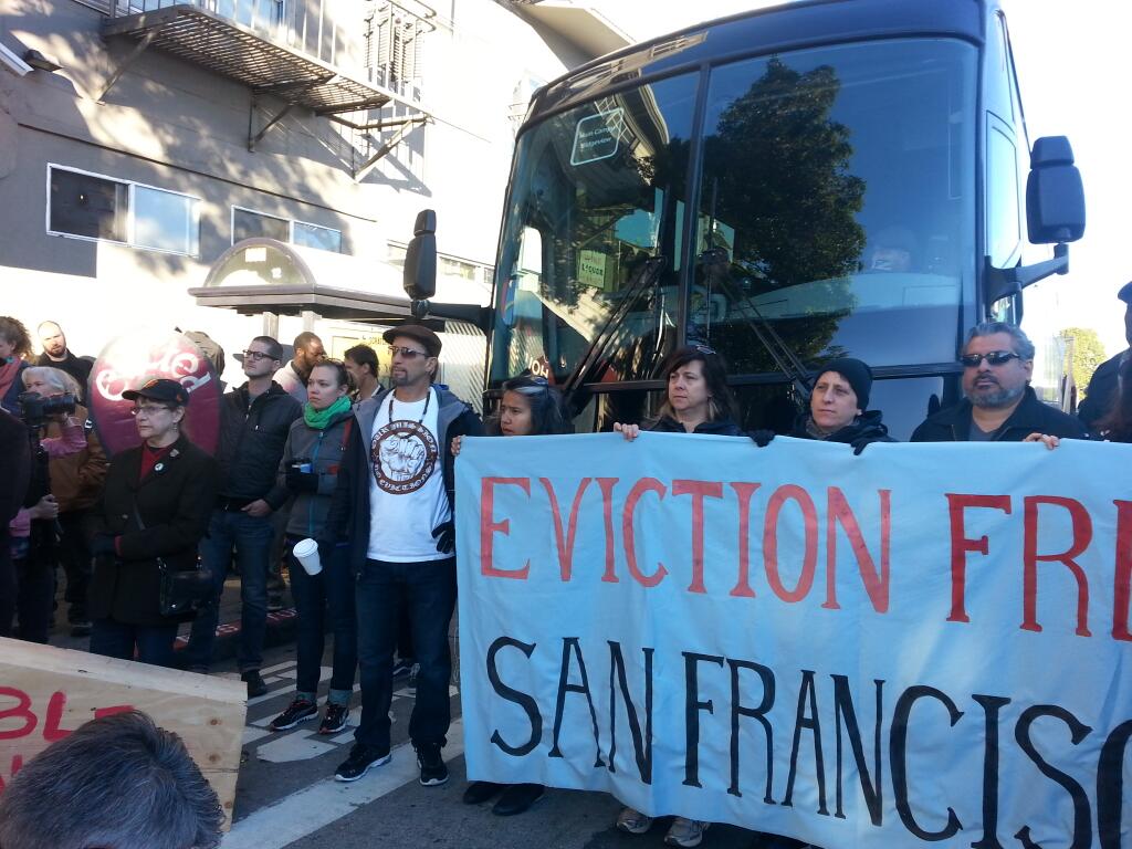 San Francisco Protesters Block Apple Bus to Demonstrate Against Evictions, Use of Public Bus Stops