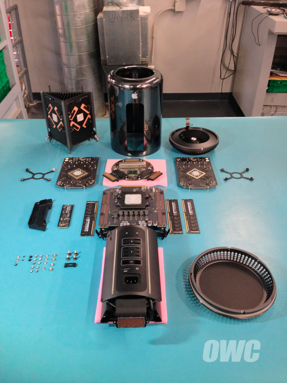 The New Mac Pro Has a Removeable CPU [Photos]