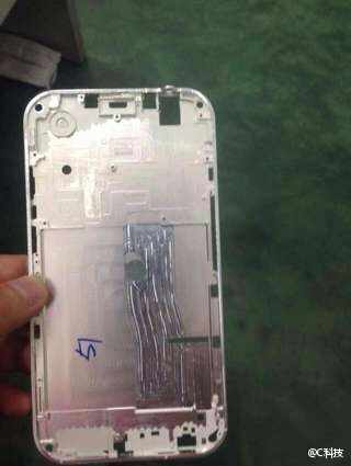 iPhone 6 Metal Frame Allegedly Leaked, Suggests Thin Device