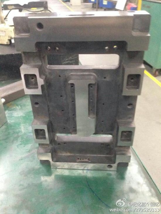Leaked Photos Reveal iPhone 6 Manufacturing Molds, Chassis Schematics?