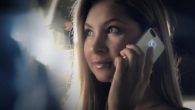 Lunecase Uses Electromagnetic Energy Generated By the iPhone to Display Notifications [Video]