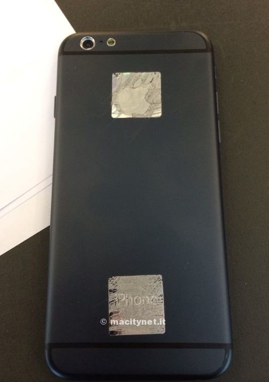 Physical iPhone 6 Mockup vs. Samsung Galaxy S5 [Photos]