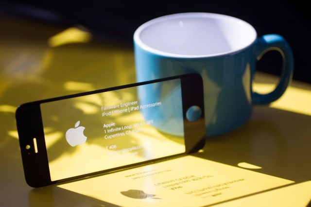 Business Card Made From iPhone Display Glass [Photo]