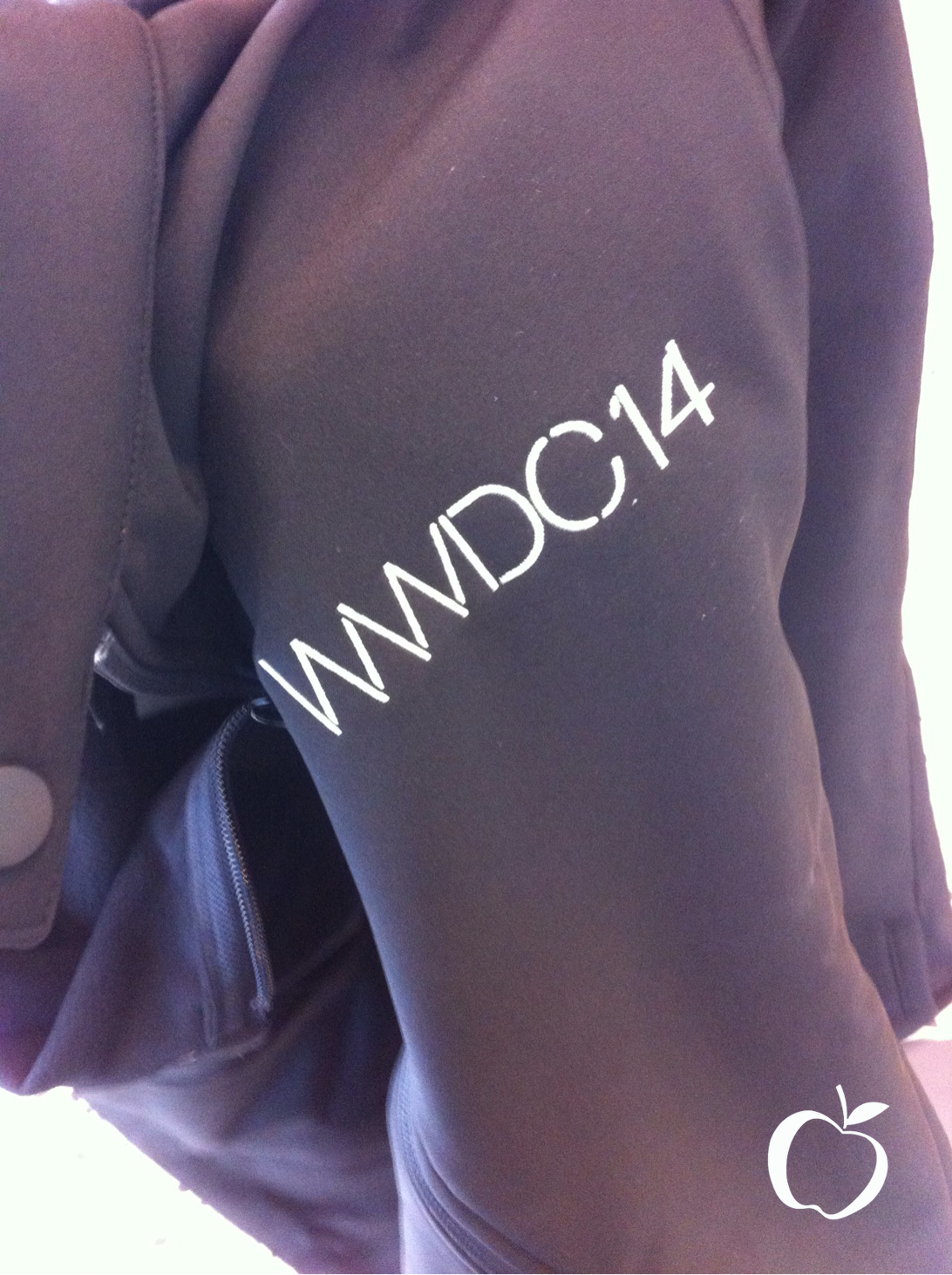 Apple Gives WWDC Attendees Jackets and $25 Gift Cards