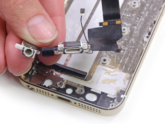 Leaked iPhone 6 Lightning and Audio Port Assembly [Photos]