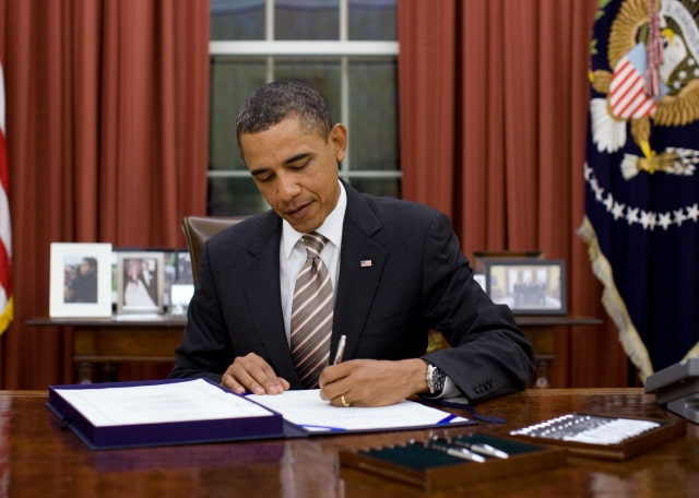President Obama Signs Cell Phone Unlocking Bill Into Law