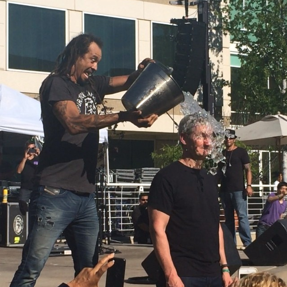 Tim Cook Accepts ALS Ice Bucket Challenge [Watch]